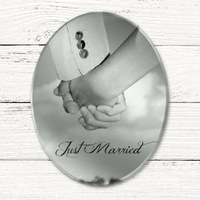 Laat een ovale spiegel graveren met Just Married